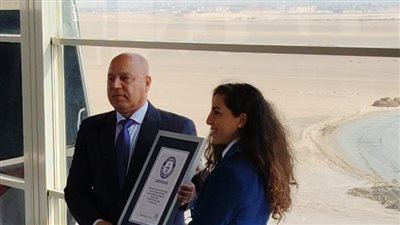 كامل الوزير يتسلم شهادة دخول ميناء السخنة موسوعة جينيس بأعمق حوض صناعي في العالم
