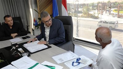 محافظ أسوان يواصل لقاءه الدوري مع المواطنين.. ويوجه بحزمة قرارات عاجلة لتحسين الخدمات