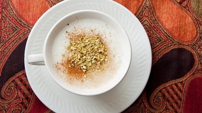 طريقة عمل بودرة السحلب للشيف حسن.. مشروب شتوي دافئ بنكهة احترافية