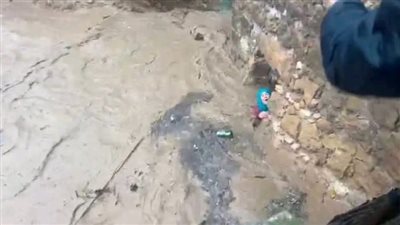 عاشت لحظات من الرعب.. نجاة بائعة مسنة من سيول المغرب بأعجوبة |فيديو 