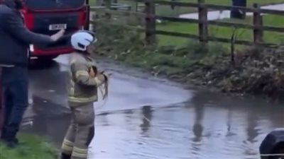 بريطانيا ترفع حالة التأهب وتحذيرات للمسافرين بسبب الفيضانات