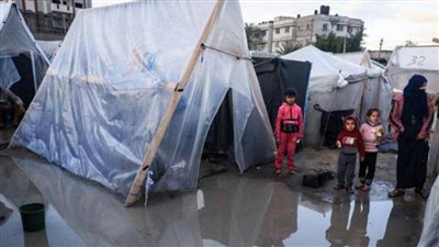 تقارير: الأمطار تعيق جهود انتشال جثث الشهداء من تحت الأنقاض بغزة