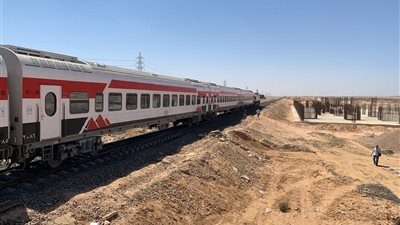 توقف حركة القطارات على خط مطروح بعد خروج عربة قطار عن مسارها