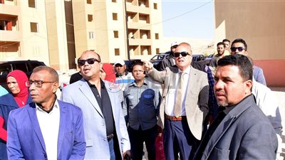 استعدادًا للتسليم.. محافظ الأقصر يتابع جاهزية إسكان الطود ويوجه بطرح المحلات التجارية لخدمة المواطنين