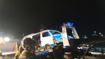 سقط من أعلى كوبري بالركاب.. الإنقاذ النهري ينتشل ميكروباص من داخل ترعة في قنا