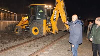 محافظ القليوبية يؤكد على سلامة الطريق الزراعي بعد حادث سقوط حاويات قطار طوخ ولا توجد إصابات 