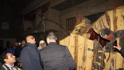 محافظ القليوبية يؤكد على سلامة المنازل المجاورة للسكة الحديد بعد حادث سقوط حاويات قطار طوخ