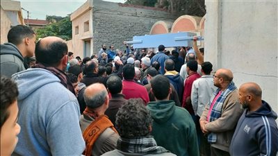 المئات يشيعون جنازة رائدة العمل الخيري السيدة النبوية الزيادي في كفر الشيخ