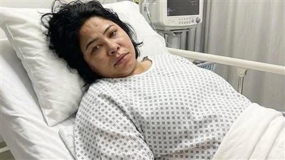 حقيقة تعرض شيرين عبد الوهاب لوعكة صحية وصورتها المتداولة بالمستشفى