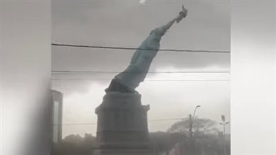القصة الكاملة لـ انهيار نسخة محلية من تمثال الحرية بالبرازيل جراء عواصف عنيفة| فيديو