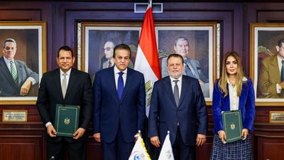 محافظ البنك المركزي ووزير الصحة يشهدان توقيع تجديد بروتوكول التعاون مع صندوق مواجهة الطوارئ الطبية