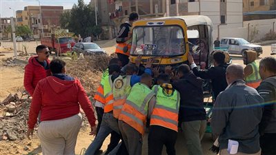 جهاز حدائق أكتوبر يطارد مركبات التوك توك بالمدينة.. ويؤكد: المصادرة لحين إحلال بديل