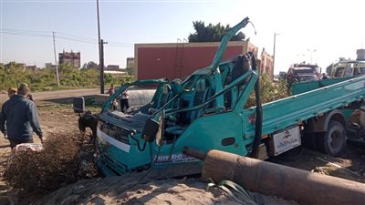 مصرع شخصين وإصابة 6 في اصطدام سيارة بعمود على الطريق الزراعي بالبحيرة