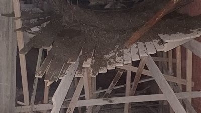 خلال صب العمدان بالطابق السادس.. إزالة فورية لحالة بناء شقة سكنية دون ترخيص بنجع حمادي 