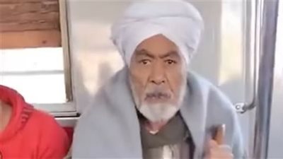 أول تعليق لـ المسن الصعيدي صاحب واقعة فتاة المترو: هي اللي غلطانة.. حاطة رجل على رجل وإحنا 8 رجالة قدامها