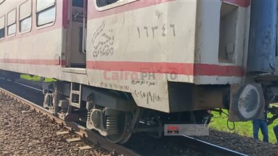 بعد الدفع بونش عملاق.. نجاح رفع عربة قطار خرجت عن القضبان بالحامول في المنوفية
