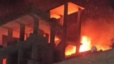 السيطرة على حريق أعلى سطح عقار بشارع الباسل في السويس