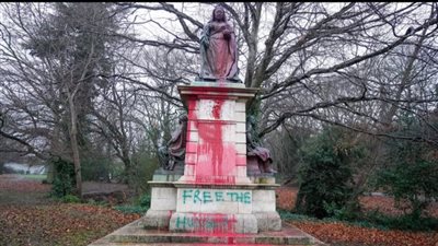 تقارير: غضب في بريطانيا بعد أعمال تخريب بتمثال الملكة فيكتوريا