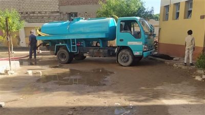 سحب مياه جوفية وإصلاح كسور مواسير بمركز الواسطى ببني سويف