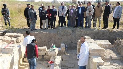 بعد اكتشافه عام 2014.. محافظ بني سويف يتفقد أعمال البعثة المصرية الروسية بمعبد بطليموس الثاني