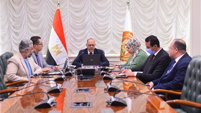 وزير العمل يوجه بتكثيف جهود تنفيذ مبادرة 75 ألف فرصة تدريب داخل المنشآت