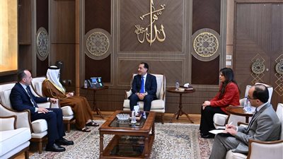 رئيس الوزراء يستقبل سفير الإمارات العربية المتحدة لدى مصر