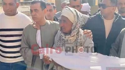 ليُطمئنهم.. نجل شقيق شيخ الأزهر يرافق مقدمي الكفن خلال مراسم إنهاء خصومة ثأرية كبرى بالأقصر