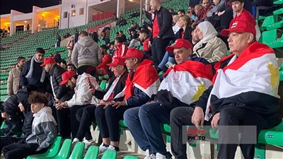 الجماهير المصرية تدعم منتخب مصر في مواجهة زيمبابوي 