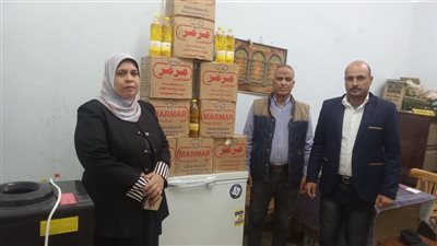 ضبط بائع بحوزته 102 زجاجة زيت طعام مجهولة المصدر في الوادي الجديد