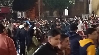 إنقاذ تاجر ذهب هدد بإلقاء نفسه من الطابق العاشر بعد تعرضه لخسائر مادية في المنيا