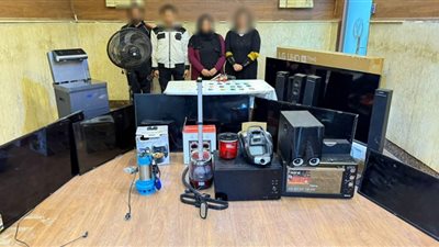 ضبط تشكيل عصابي لسرقة المواطنين بالاستيلاء على بيانات بطاقات الدفع الإلكتروني الخاصة بهم بالقاهرة