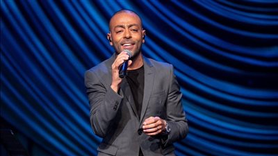 تامر عاشور من حفله في ليالي موسم الرياض: شكرًا لهيئة الترفيه وأخويا أبو ناصر اللي مجمعنا للفن ديمًا