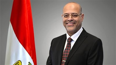 بأجر كامل للعمال.. وزير العمل يصدر قرارًا بشأن تحديد العطلات والأعياد والمناسبات