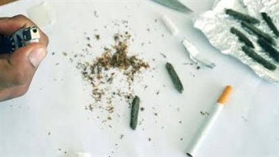 بحوزته 7 قطع.. القبض على طالب بجامعة حلوان بتهمة تعاطي حشيش أمام مكتبة الجامعة 