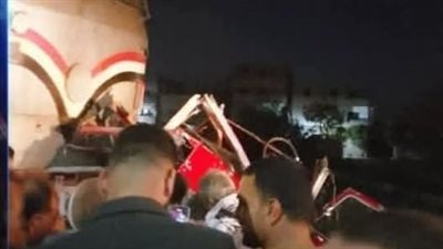 السائق نجا بأعجوبة.. قطار يصطدم بسيارة في المنوفية