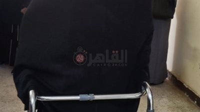 رغم مرضها.. مسنة تشارك في انتخابات البرلمان 2025 بالفيوم