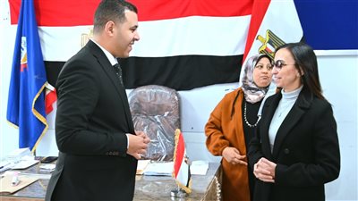 محافظ البحيرة تتفقد عددا من اللجان الانتخابية بدمنهور.. وتشدد على توفير جميع التسهيلات للناخبين