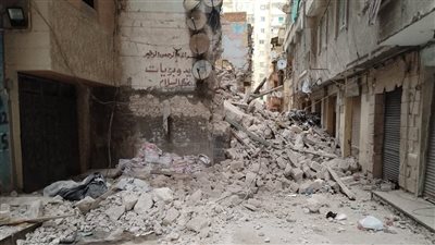 صادر له قرار هدم.. انهيار عقار في حي الجمرك بالإسكندرية دون إصابات