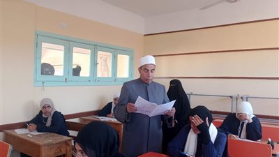 طلاب النقل الثانوي الأزهري بجنوب سيناء يؤدون امتحان نصف العام في الأحياء والنحو والتوحيد والحديث وعلومه