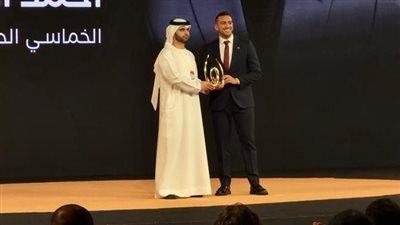 وزير الرياضة يهنئ أحمد الجندي بعد تتويجه كأفضل رياضي عربي بجائزة محمد بن راشد للإبداع الرياضي