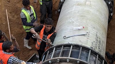 جهاز القاهرة الجديدة: عملية إصلاح كسر ماسورة الصرف الصحي بشارع التسعين دخلت مراحلها الأخيرة 