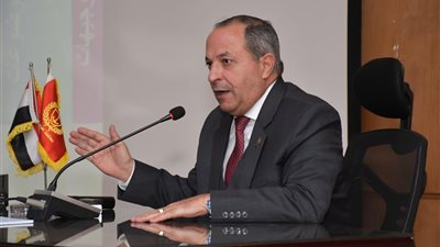 محافظ بورسعيد يقر حزمة قرارات خدمية وتنموية خلال المجلس التنفيذي.. تعرف عليها