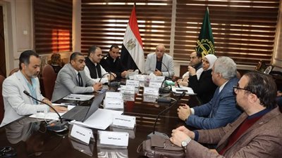 محافظ القليوبية يبحث إجراءات تحويل قرية القلج بمركز الخانكة إلى مدينة مستقلة