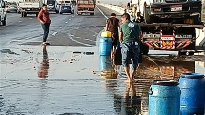 انقلاب سيارة محملة بالزيت يتسبب في عرقلة الحركة المرورية على طريق بنها الحر