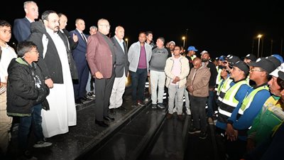 مع بداية 2026.. محافظ جنوب سيناء يشيد بعمال النظافة بشرم الشيخ