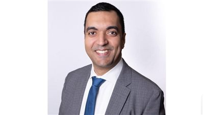 ابن جامعة عين شمس.. من هو الدكتور محمد الألفي بعد انتخابه رئيسًا للكلية الملكية لأطباء العيون؟
