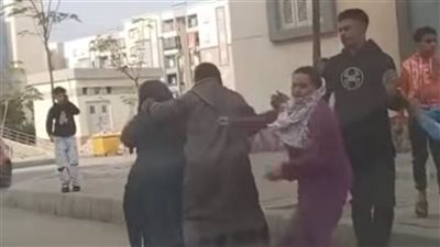 ضرب المعلمة هو ووالدته.. فصل طالب أكتوبر عامًا دراسيًا وعدم قيده بأي مدرسة