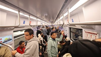 إقبال كثيف على القطار الكهربائي الخفيف LRT بين شرق القاهرة والعاصمة الجديدة | صور 