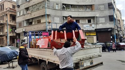 تحصيل غرامات وإزالة مخالفات خلال حملة لحي وسط بالإسكندرية