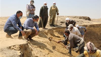 5 توابيت وصندوق به 50 قطعة أثرية.. “القاهرة 24” يكشف تفاصيل كشف جديد في سقارة